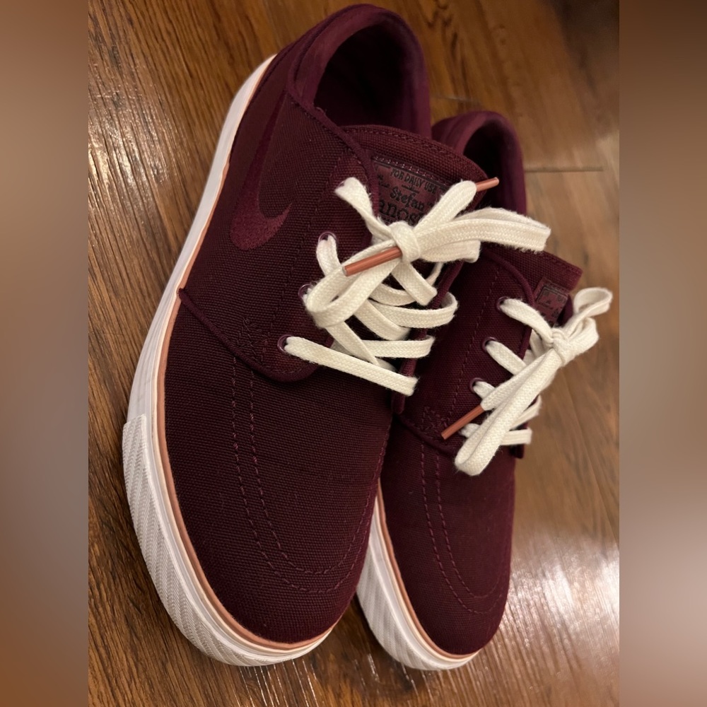 Nike SB Zoom Stefan Janoski Canvas Maroon Bordeaux Shoes Women’s size 8 US